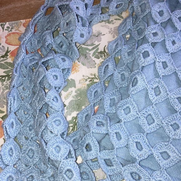 Beautiful crocheted double layered top - Picture 4 of 7